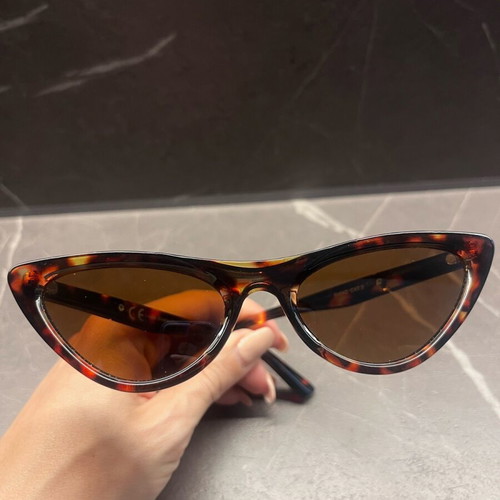 Butterfly-shaped tortoiseshell sunglasses like new, brown