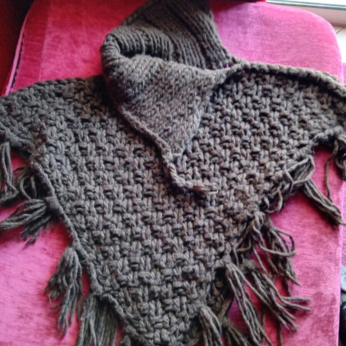 Woolen very thick scarf used, brown