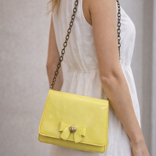 Darling patent leather shoulder bag used, yellow with chain