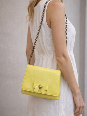 Darling patent leather shoulder bag used, yellow with chain
