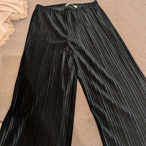 Velvet green pants Mango size M like new