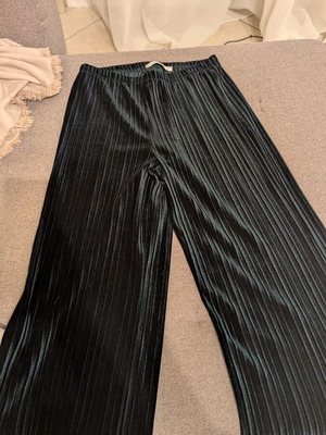 Velvet green pants Mango size M like new