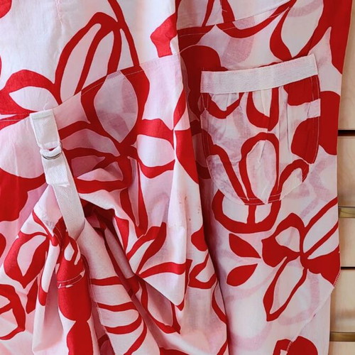 Summer dress with floral pattern and side tie