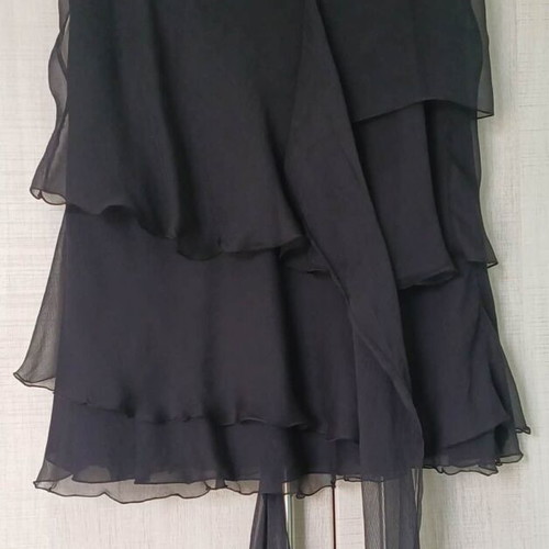 Black tulle skirt like new with belt, size M