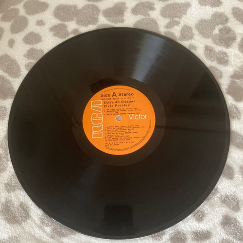 Elvis Presley vinyl album 2 discs used with 40 hits