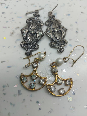 Vintage earrings used, 2 pairs