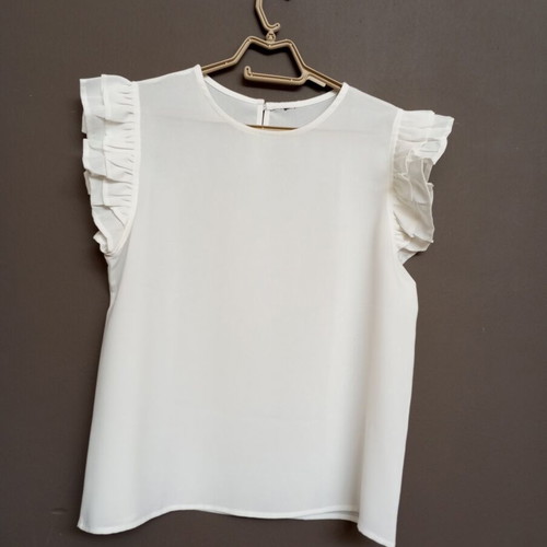 White blouse with ruffles and pearl back, L/XL