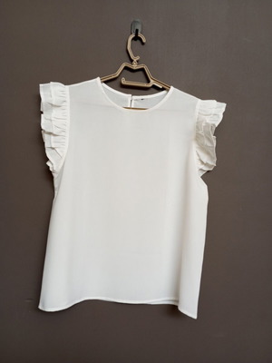 White blouse with ruffles and pearl back, L/XL