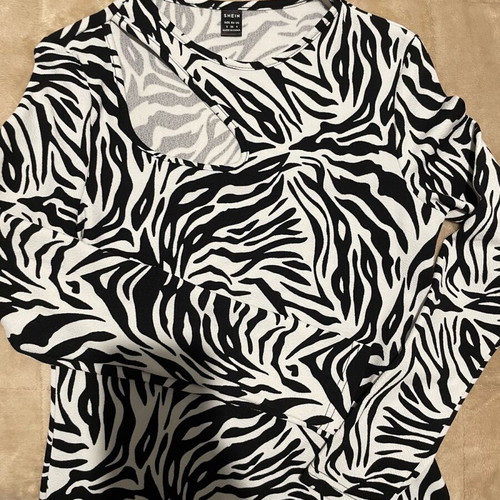 Shein top new, black and white, size S