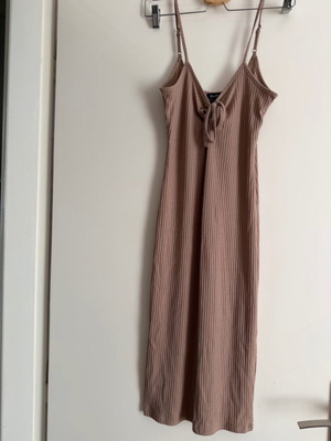 Midi φόρεμα Bardot ribbed nude/μπεζ, σαν καινούργιο, μέγεθος S/36