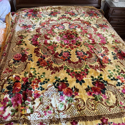 Velvet throw blanket like new 2.00 x 2.30 m