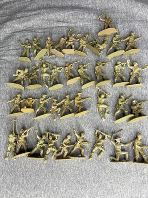 Vintage Airfix military figures like new
