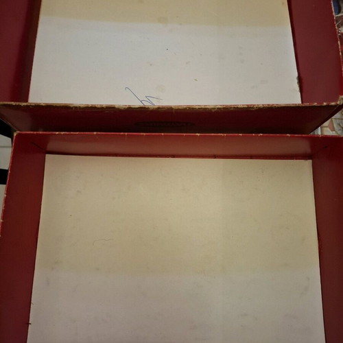 Tzokonta box used, empty