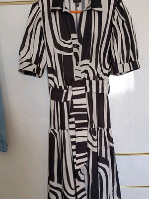 Access dress like new, black and white, size L