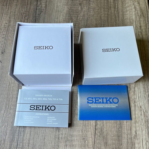 Seiko SKX007K2 used mechanical dive watch with bracelet