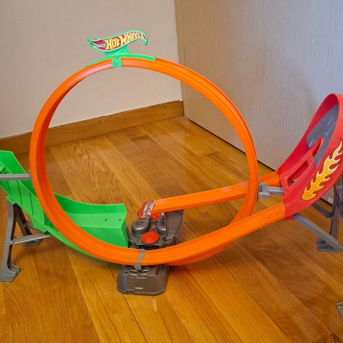 Hot Wheels Super Loop Raceway track like new