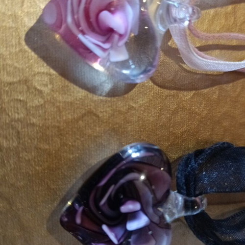 Necklace with glass heart in pink and black like new