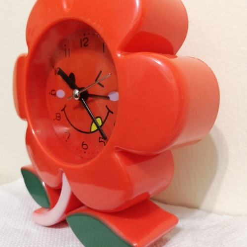 Flower alarm clock used with second hand, battery operated