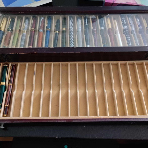DeAgostini Fountain Pen Collection 2006 used case for 40 pens + 23 pens