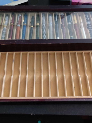 DeAgostini Fountain Pen Collection 2006 μεταχειρισμένη θήκη για 40 πένες + 23 πένες