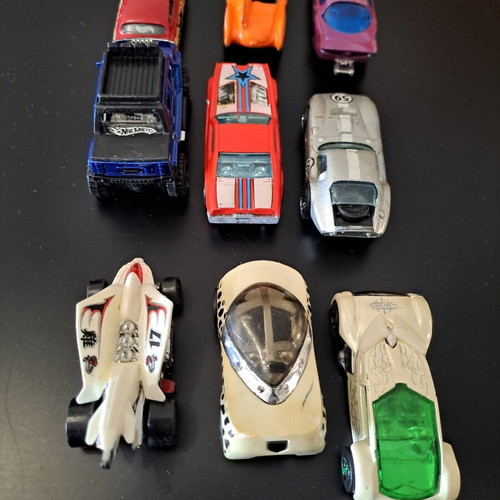 Συλλογή 9 αυτοκινητάκια Hot Wheels, vintage και μοντέρνα μοντέλα