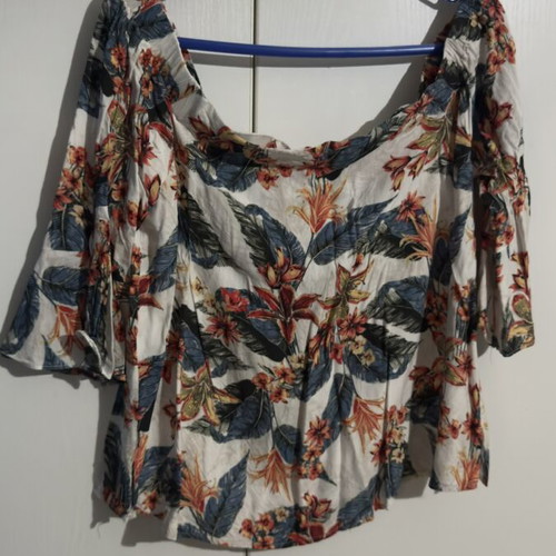 Floral blouse with open shoulders and 3/4 sleeves, size 42, like new