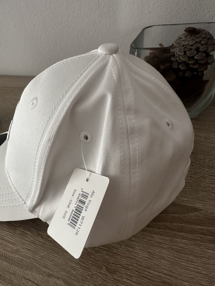 Alo Yoga Off Duty Hat white, like new - € 35,00 - Vendora.cy