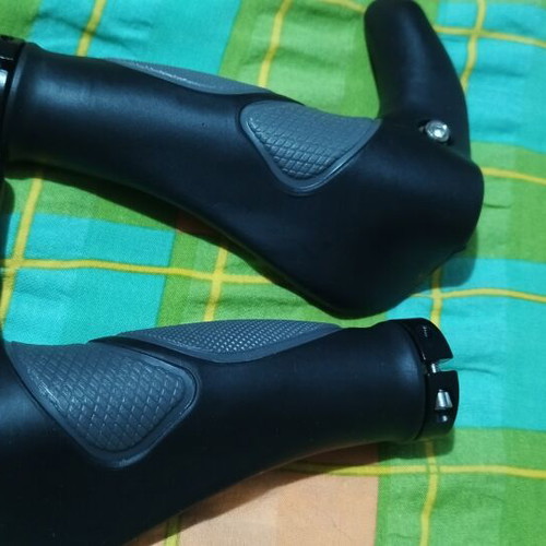 Ergonomic and durable bicycle handlebar grips with palm rest and bar ends
