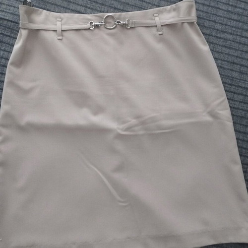 Ysatis mini skirt beige like new with belt