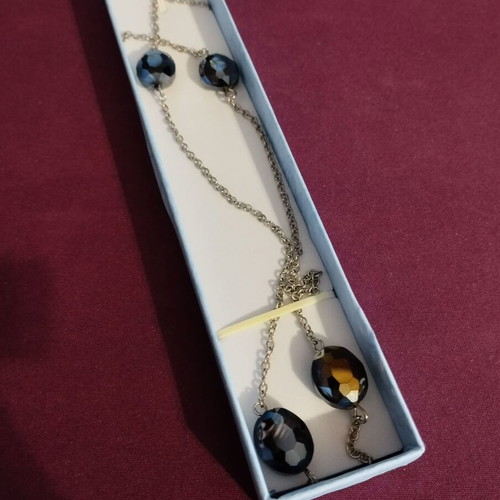 Long necklace with 4 shiny beads, 31cm length