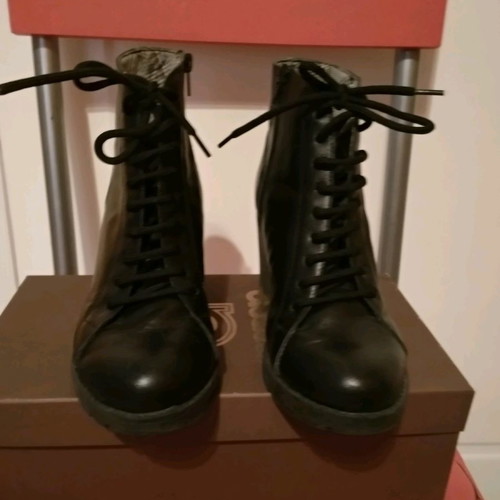 Black ankle boots used size 36 with zipper and laces
