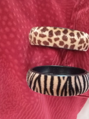 Leopard print bracelets like new, set of 2, beige and brown