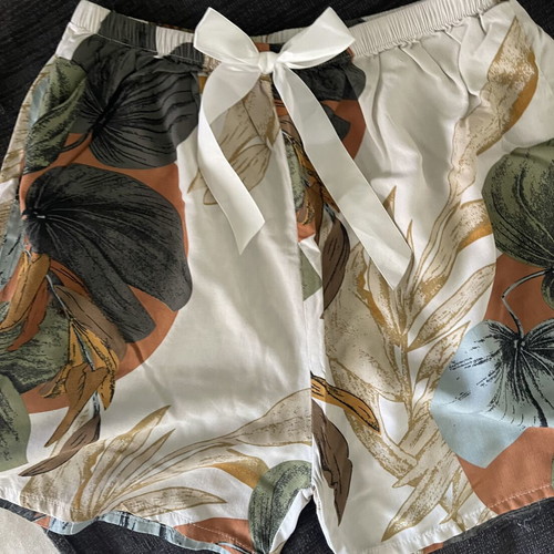 Multi-wear women's homewear set 4 pieces with tropical pattern, like new