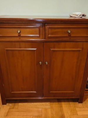 Wooden brown cabinet like new with two drawers
