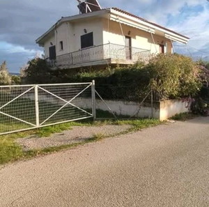 ΜΟΝΟΚΑΤΟΙΚΊΑ ΣΤΗΝ ΕΎΒΟΙΑ με 2 Διαμερίσματα 7 χλμ απο Ερέτρια Επιπλωμένα.Υπάρχει και βίντεο