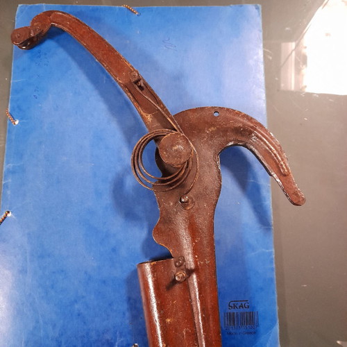 Antique branch cutting tool used, functional from 1936