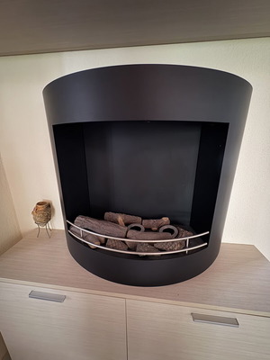 Bioethanol Fireplace like new with oval cylindrical design
