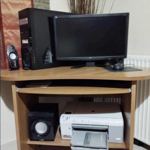Computer desk with chair like new