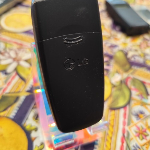 LG KG110 phone like new, black