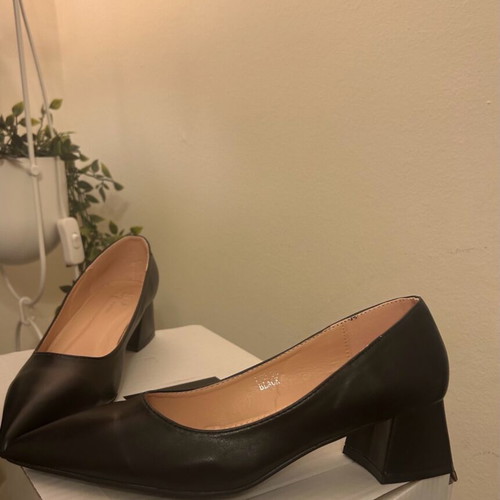 Classic black Luigi pumps 5cm new, size 39