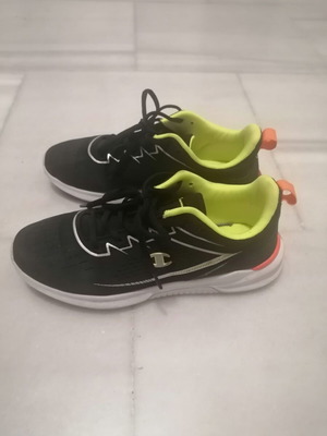 Champion Nimble B GS S32747-KK002 αθλητικά παπούτσια νούμερο 39, μαύρα με κίτρινη και πορτοκαλί λεπτομέρεια