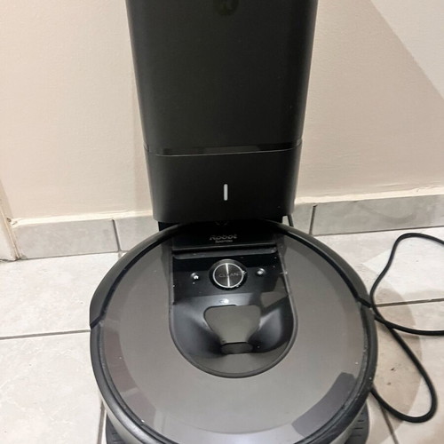 iRobot Roomba i7 like new