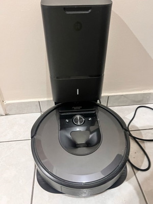 iRobot Roomba i7 like new