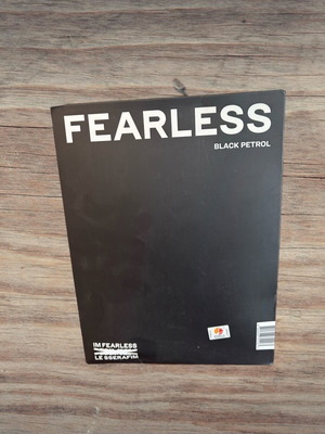 LE SSERAFIM – FEARLESS (Черно Петролно Издание)