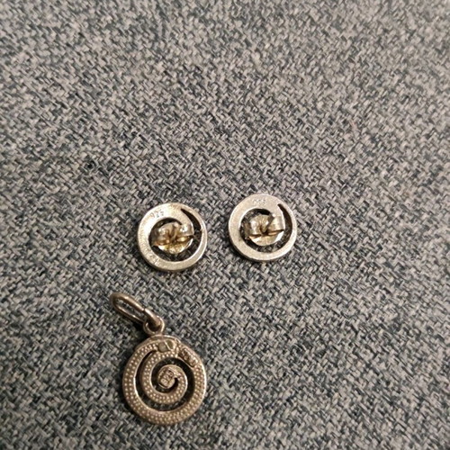 Silver earrings set with 925 pendant like new