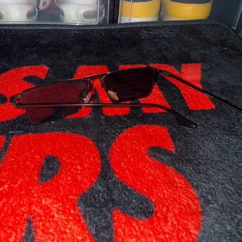 Sunglasses like new, black no logo