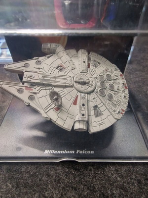 Star Wars Millenium Falcon in excellent condition