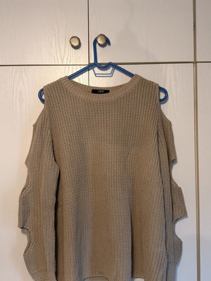 Zini knitted sweater with cut-out shoulders like new, beige, one size