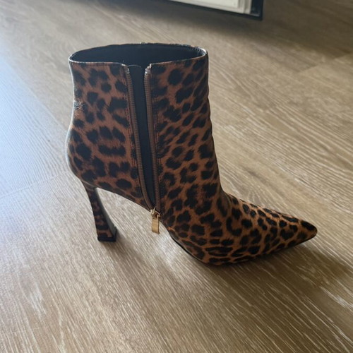 Seven leopard ankle boots like new, size 38
