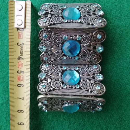 Vintage bracelet with blue pearls open size like new